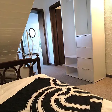 Little Rhineview Chateau - Harry